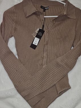 Fashion Nova Ribbed Button-Down Polo Top in Taupe